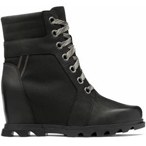 SOREL Joan of Arctic Lexi Wedge booties
Waterproof Boots EUC
